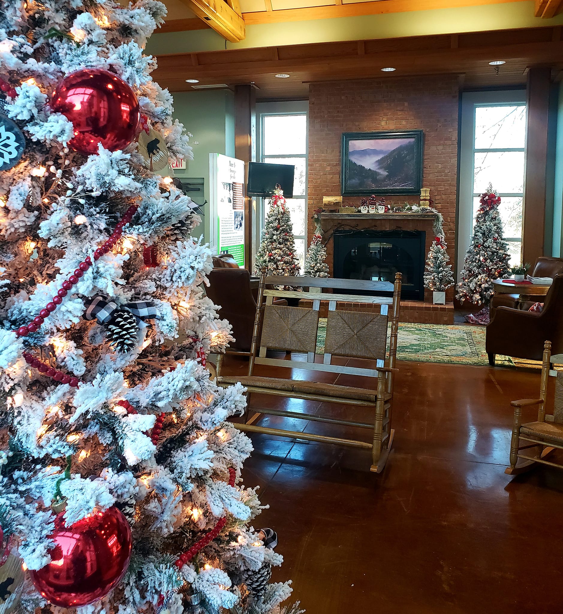 Hart Decor Snow Christmas Tree